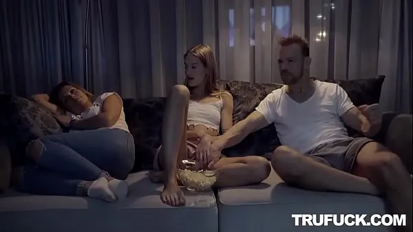 Family Fucks Tiffany Tatum Video thú vị hấp dẫn