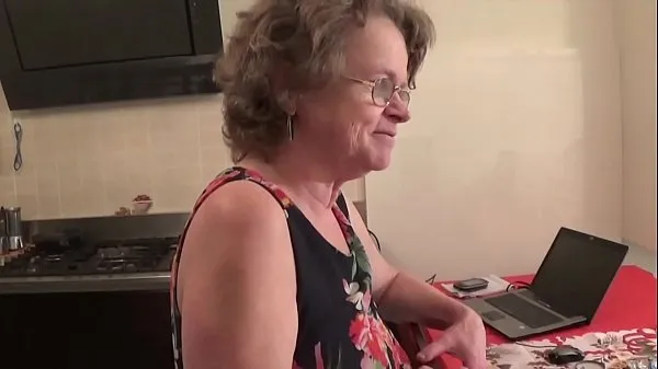 گرم Old Slut Italian Granny ٹھنڈے ویڈیوز