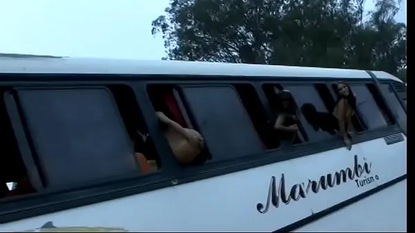 Καυτά Naughty Brazilian gals decided to cause mayhem in the bus h. out of the window their juicy round naked butts and boobs δροσερά βίντεο