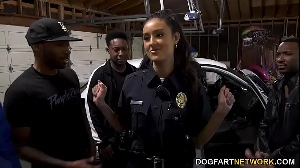 Horúce Police Officer Job Is A Suck - Eliza Ibarra skvelé videá