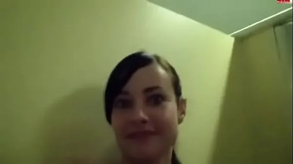 Vroči A young brunette gave blowjob kul videoposnetki