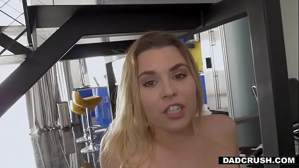 Blonde teen Aubrey Sinclair wants stepdad's cock Video sejuk panas