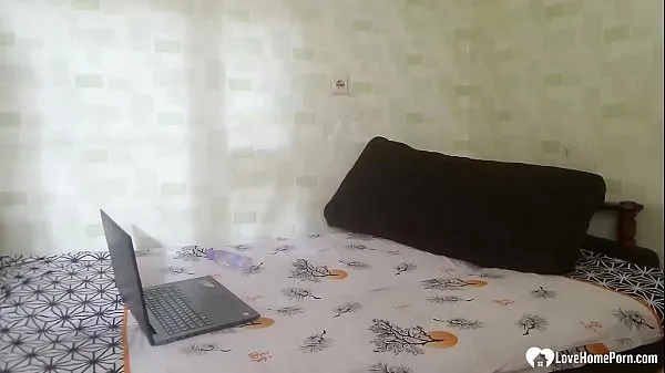 热Secretary uses the hotel room for a solo酷视频