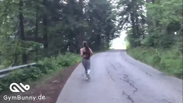 گرم Surprised and nibbled while jogging in the forest ٹھنڈے ویڈیوز