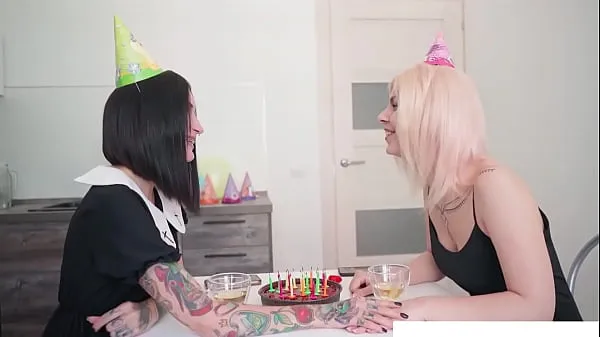Hot BIRTHDAY GIFT STRAPON RIDING ASS TO MOUTH 69 cool Videos
