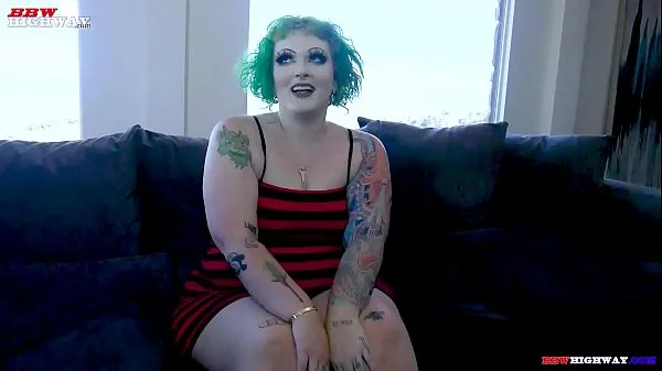 Heta big butt Goth Pawg Vicky Vixen debuts on coola videor