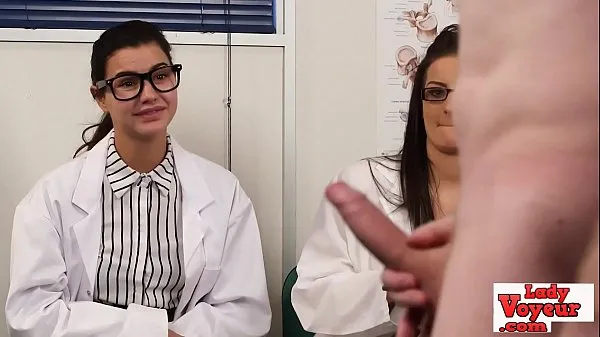Populaire English voyeur nurses instructing tugging guy coole video's