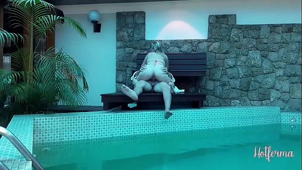 Καυτά Boss invites maid to the pool but couldn't resist the hot δροσερά βίντεο