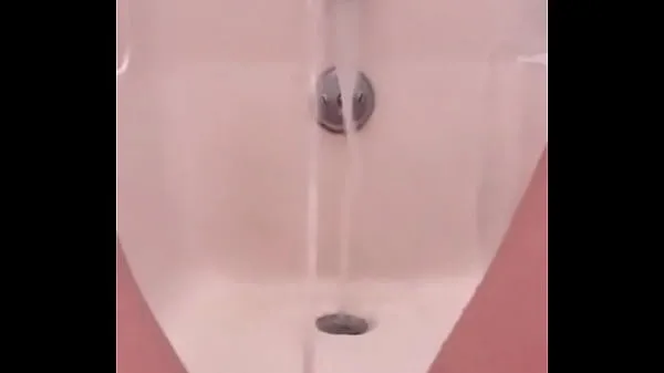 Heta 18 yo pissing fountain in the bath coola videor