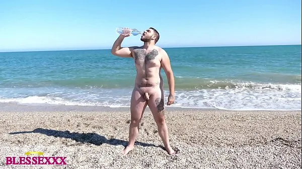 حار Straight male walking along the nude beach - Magic Javi بارد أشرطة الفيديو
