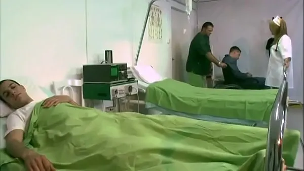 Καυτά Hot nurse gives special treatment for her patient δροσερά βίντεο