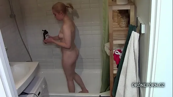 Hotte Blonde teen Maya in the shower seje videoer