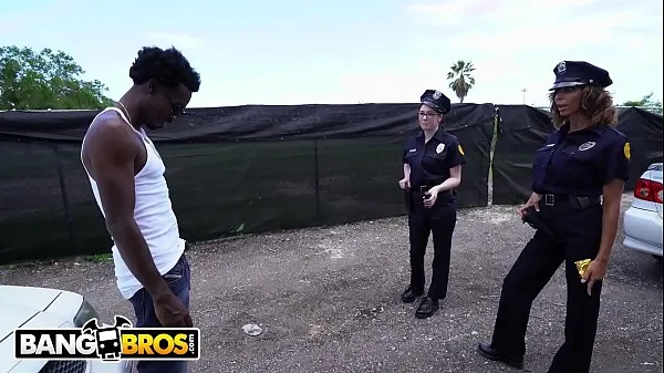 Καυτά BANGBROS - Lucky Suspect Gets Tangled Up With Some Super Sexy Female Cops δροσερά βίντεο
