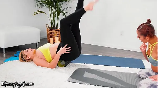 Gorące MommysGirl Vanna Bardot Has A Hardcore Fingering Yoga Training With Hot MILF Ryan Keely fajne filmy