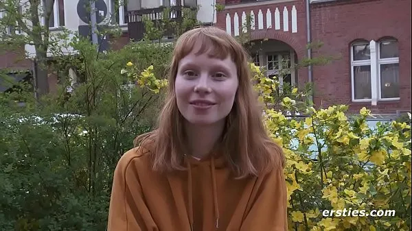 Καυτά Redhead Amateur Girl Rubbing Her Hairy Mound δροσερά βίντεο