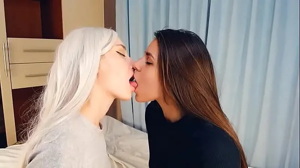 뜨겁TWO BEAUTIFULS GIRLS FRENCH KISS WITH LOVE 멋진 동영상