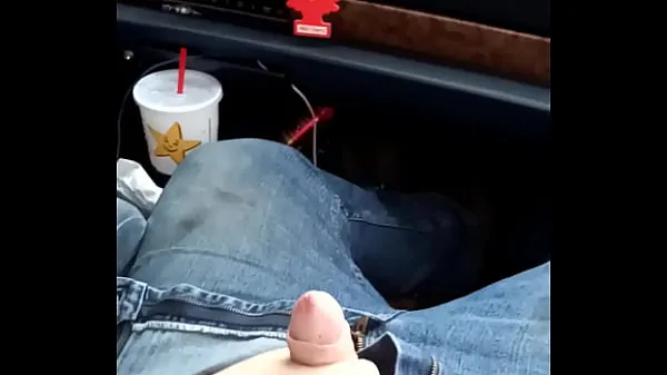 ホットWife strokes my dick while driving down the highwayクールなビデオ
