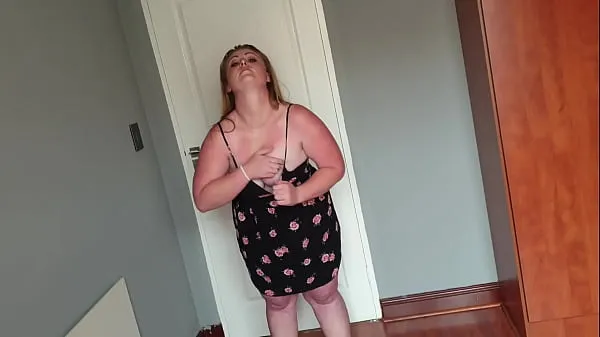 Žhavá Fat girl playing dress up by trying on different dresses skvělá videa