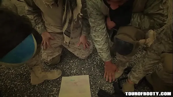 热TOUR OF BOOTY - Local Arab Working Girl Lets American Soldier Tap Dat Azz酷视频