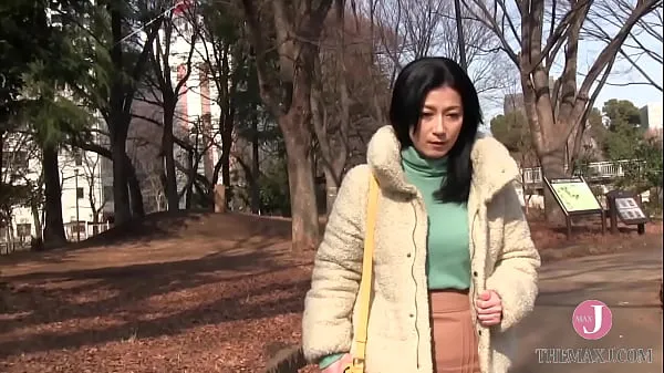 Vroči Unfulfilled Japanese milf with glamorous body satisfies herself with sex toys kul videoposnetki
