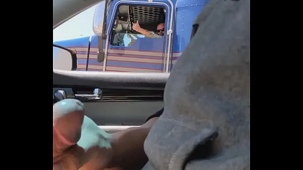 حار Trucker Watches me cum بارد أشرطة الفيديو