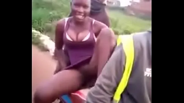 Hot African girl finally claimed the bike kule videoer