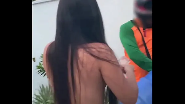 Hotte Naughty wife received the water delivery boy totally naked at her door Pipa Beach (RN) Luana Kazaki seje videoer