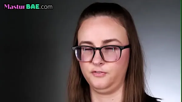 Hot Hairy bush teenager explains how she likes to masturbates kule videoer