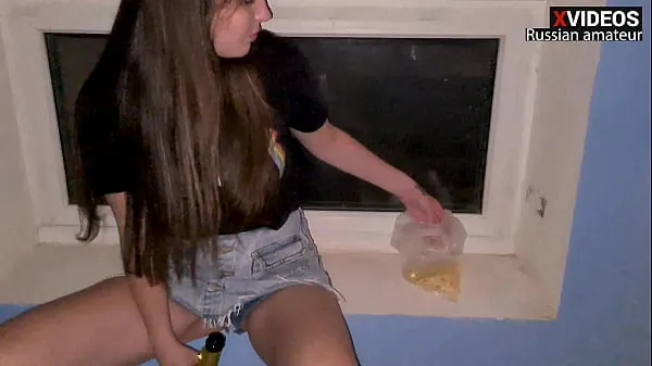 Hotte Stepmother's love for her stepson turned into addiction and she sucked him in the stairwell seje videoer