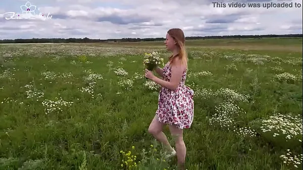 Heiße Blondine Geil In Der Natur Und In Dem Fingern Auf Dem Feld coole Videos