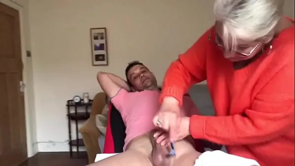 Galina shaving stranger boy Video thú vị hấp dẫn