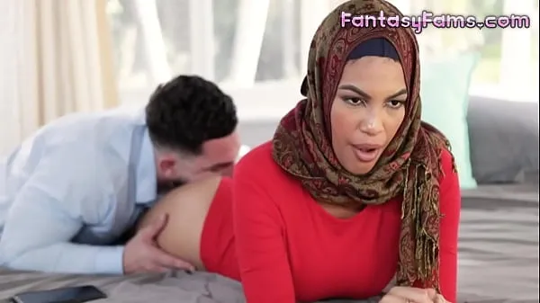 Gorące Fucking Muslim Converted Stepsister With Her Hijab On - Maya Farrell, Peter Green - Family Strokes fajne filmy