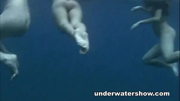 Horúce Three girls swimming nude in the sea skvelé videá