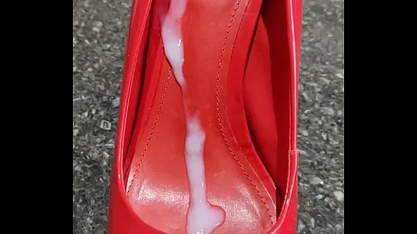 Red schutz shoe full of milk Video keren yang keren
