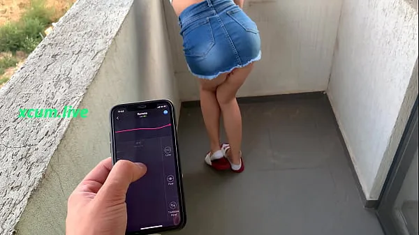 Vroči Controlling vibrator by step brother in public places kul videoposnetki