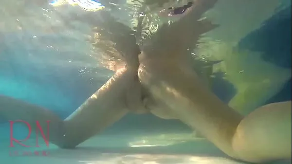 Vroči Underwater pussy show. Mermaid fingering masturbation 1 kul videoposnetki
