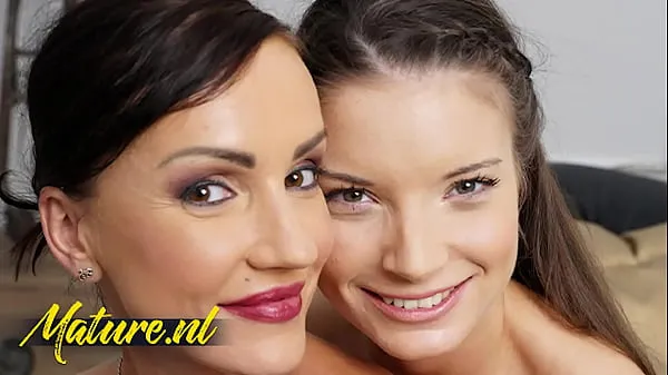 हॉट Elen Million Gets Seduced By Her Beautiful Lesbian Step Dauhgter Anita Bellini बेहतरीन वीडियो