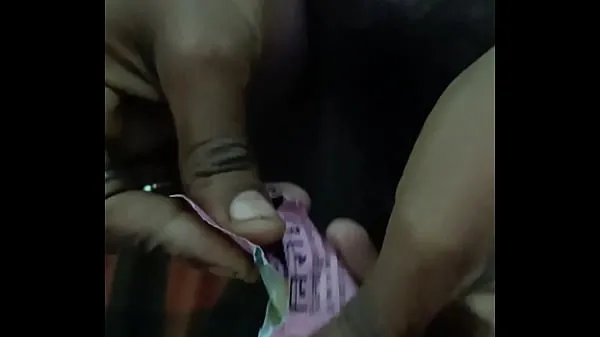 حار Nammakkal Tamil Prostitute Aunty shows big tits and hairy pussy for just 300rs بارد أشرطة الفيديو