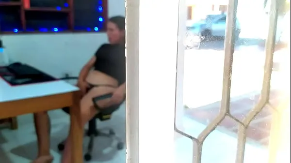 Vroči Catching my young neighbor through the window. My neighbor has just turned 18 and I discovered her masturbating while she watches porn on her computer. She watches video of threesomes being half-naked while she touches her pussy kul videoposnetki
