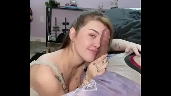 Daisy Taylor gives her boyfriend a blowjob Video thú vị hấp dẫn