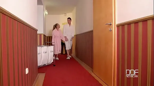 Vroči Lusty Hardcore Amenities - Ass Fucked in Hotel Sauna kul videoposnetki