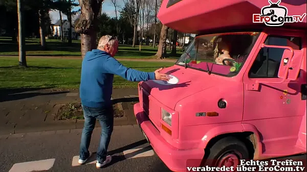 Hot Grandpa picks up German teen on the street and fucks her in the car kule videoer