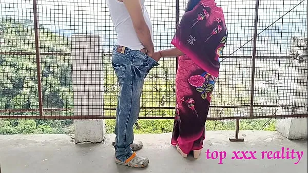 Hot XXX Bengali hot bhabhi amazing outdoor sex in pink saree with smart thief! XXX Hindi web series sex Last Episode 2022 cool Videos