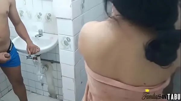 뜨겁Sexy Fucked By Her Roommate Watching Him Naked In The Bathroom She Offers Her Cock And Eats It With Her Pussy Creampie On Dirty Face Xvideos 멋진 동영상