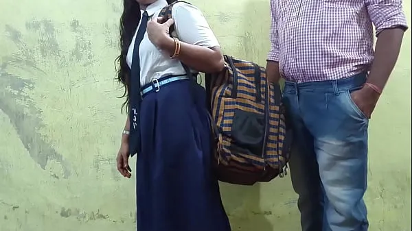 Vroči Indian college girl misbehaved with her teacher Mumbai Ashu kul videoposnetki