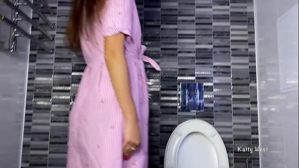 Hot Pissing standing over the toilet kule videoer