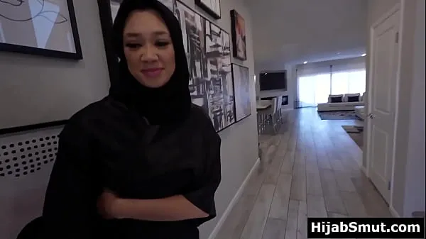 Vroči Muslim girl in hijab asks for a sex lesson kul videoposnetki