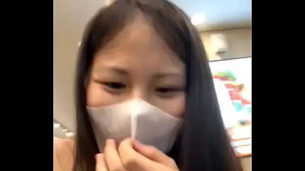 Vietnamese girls call selfie videos with boyfriends in Vincom mall Video sejuk panas
