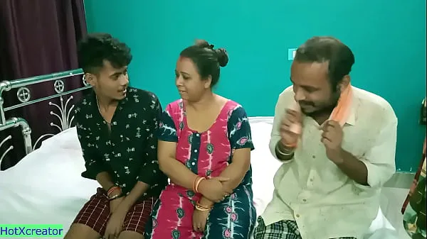 뜨겁Hot Milf Aunty shared! Hindi latest threesome sex 멋진 동영상