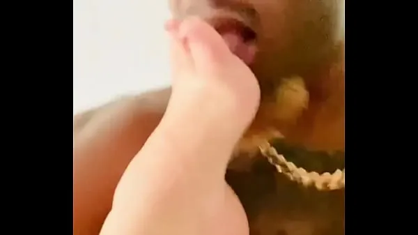 Populaire BBC destroys my pussy while he sucks my toes. Youngstarbrazy coole video's